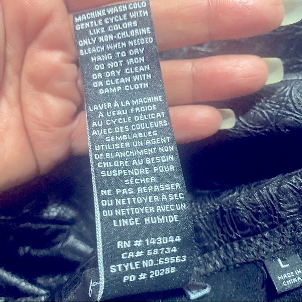 NWT 7 For All Mankind Croc Embossed Faux Leather Leggings in Black - Size L - Picture 15 of 15